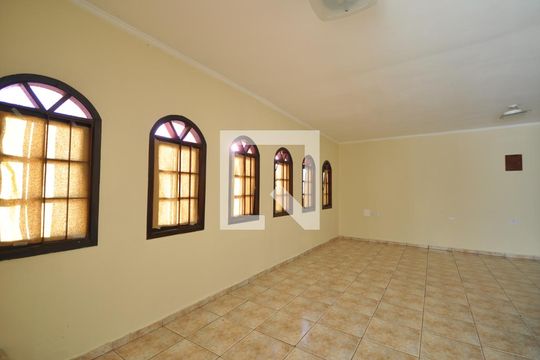 Casa para alugar com 4 quartos, 360m² em Jardim Guanca, São Paulo