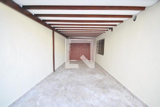 Garagem de casa para alugar com 4 quartos, 360m² em Jardim Guanca, São Paulo