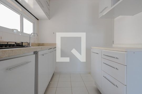 Cozinha de apartamento para alugar com 3 quartos, 107m² em Vila Lusitânia, São Bernardo do Campo