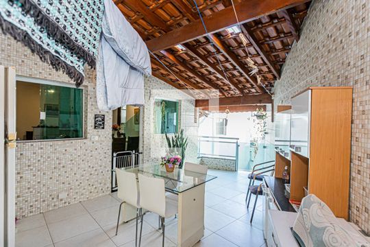 Área de serviço e quintal - edícula de casa à venda com 4 quartos, 230m² em Parque Sao Luis, São Paulo