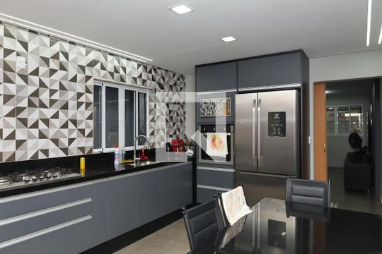 Cozinha  de casa à venda com 3 quartos, 250m² em Vila Santana, São Paulo