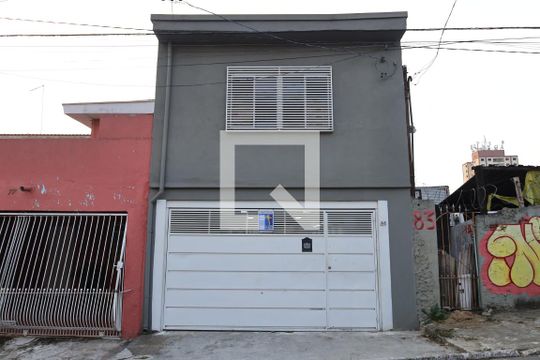 Fachada de casa à venda com 3 quartos, 250m² em Vila Santana, São Paulo