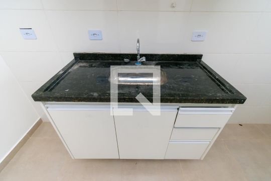 Cozinha de apartamento para alugar com 1 quarto, 28m² em Vila Marieta, São Paulo