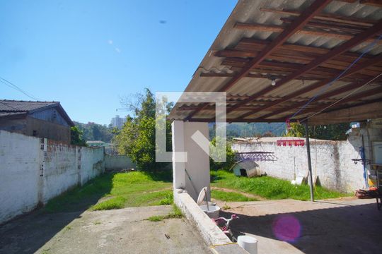 Quintal de casa à venda com 4 quartos, 100m² em Jardim Carvalho, Porto Alegre