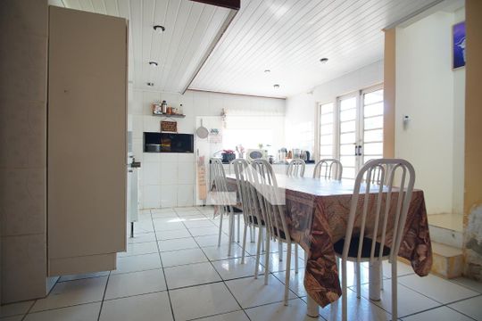 Churrasqueira de casa à venda com 4 quartos, 100m² em Jardim Carvalho, Porto Alegre