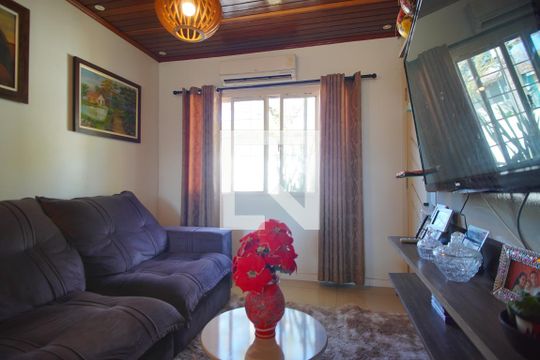 Sala de casa à venda com 4 quartos, 100m² em Jardim Carvalho, Porto Alegre