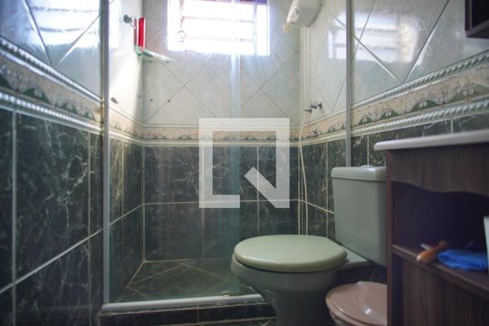 Banheiro Corredor 1 de casa à venda com 4 quartos, 100m² em Jardim Carvalho, Porto Alegre