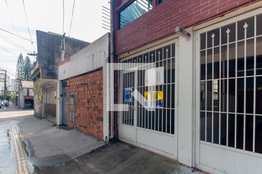 Fachada de casa para alugar com 3 quartos, 100m² em Jardim Avelino, São Paulo