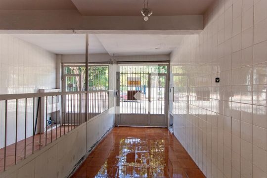 Garagem de casa para alugar com 3 quartos, 100m² em Jardim Avelino, São Paulo