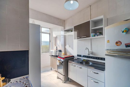 Cozinha e Área de Serviço de apartamento à venda com 2 quartos, 79m² em Azenha, Porto Alegre