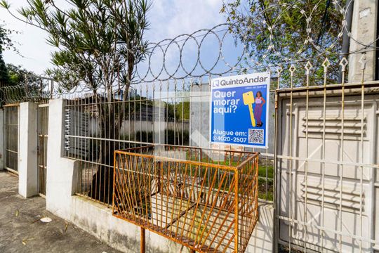 Fachada de casa para alugar com 2 quartos, 42m² em Camaquã, Porto Alegre