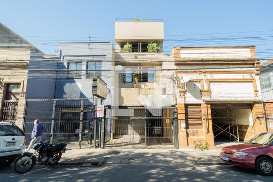 Fachada de casa à venda com 4 quartos, 300m² em Cidade Baixa, Porto Alegre
