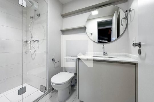 Banheiro de apartamento para alugar com 1 quarto, 33m² em Santo Amaro, São Paulo