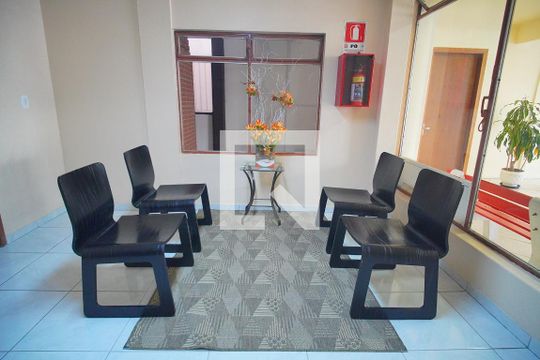Hall de entrada de apartamento à venda com 2 quartos, 63m² em Pátria Nova, Novo Hamburgo