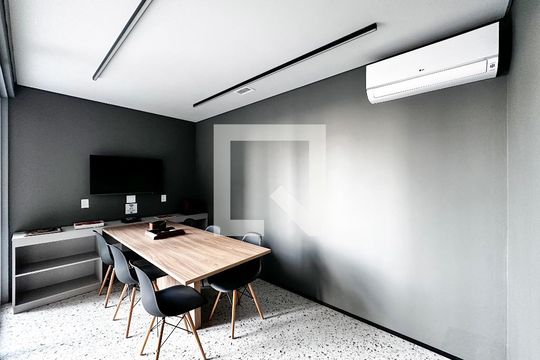 Sala de Reuniões de kitnet/studio para alugar com 1 quarto, 25m² em Jardim das Acácias, São Paulo