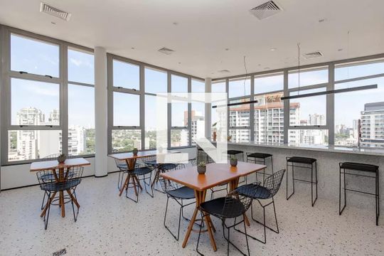 Área comum de kitnet/studio para alugar com 1 quarto, 25m² em Jardim das Acácias, São Paulo