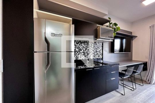 Cozinha de kitnet/studio para alugar com 1 quarto, 25m² em Jardim das Acácias, São Paulo