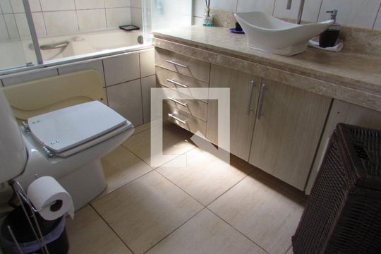 Banheiro da Suíte de apartamento à venda com 4 quartos, 98m² em Vila Sonia, São Paulo