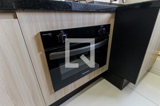Cozinha de apartamento à venda com 1 quarto, 40m² em Vila Taquari, São Paulo