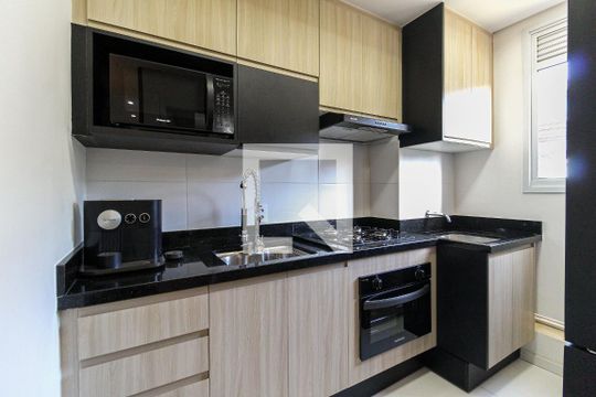 Cozinha de apartamento à venda com 1 quarto, 40m² em Vila Taquari, São Paulo