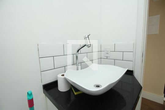 Banheiro de kitnet/studio à venda com 1 quarto, 26m² em Vila Andrade, São Paulo