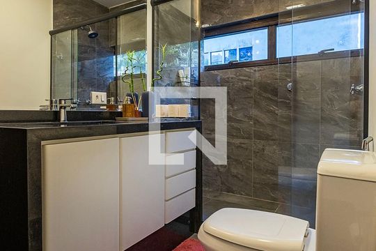 Suíte - Banheiro de apartamento à venda com 1 quarto, 60m² em Cerqueira César, São Paulo