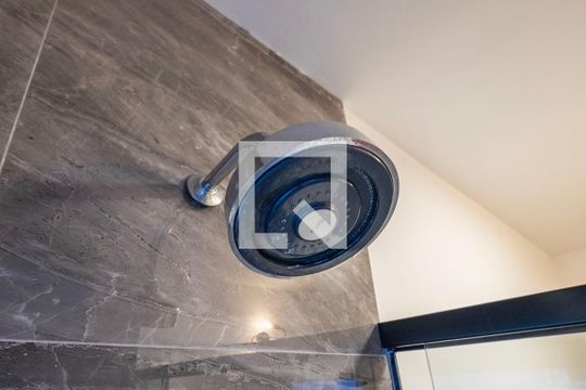 Suíte - Banheiro de apartamento à venda com 1 quarto, 60m² em Cerqueira César, São Paulo