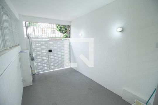 Garagem de casa à venda com 3 quartos, 180m² em Vila Claudia, São Paulo