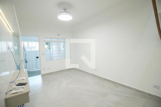 Sala de casa à venda com 3 quartos, 180m² em Vila Claudia, São Paulo