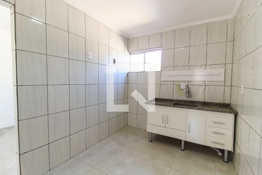 Cozinha de apartamento para alugar com 2 quartos, 50m² em Jardim Bonifacio, São Paulo