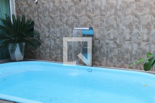 Área comum de casa para alugar com 3 quartos, 500m² em Santo Elias, Nova Iguaçu