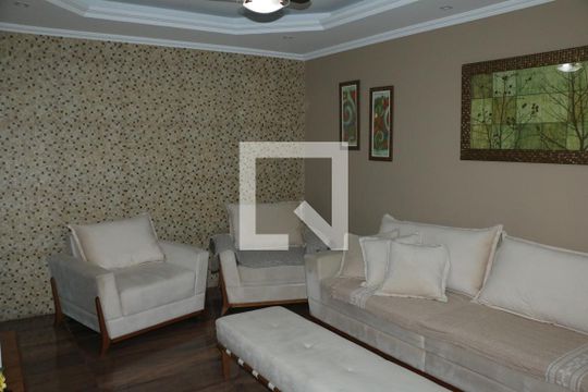 Casa para alugar com 3 quartos, 500m² em Santo Elias, Nova Iguaçu