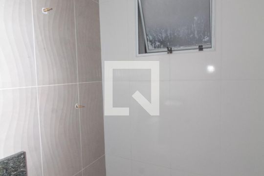 Banheiro de apartamento para alugar com 2 quartos, 48m² em Parque Tomas Saraiva, São Paulo