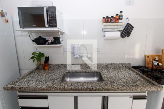 Cozinha de apartamento à venda com 2 quartos, 72m² em Jardim Maria Rosa, Taboão da Serra