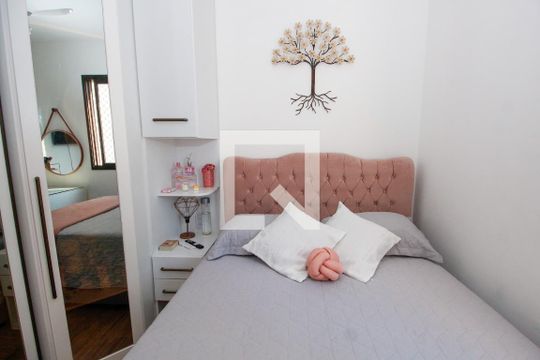 Suíte de apartamento à venda com 2 quartos, 72m² em Jardim Maria Rosa, Taboão da Serra