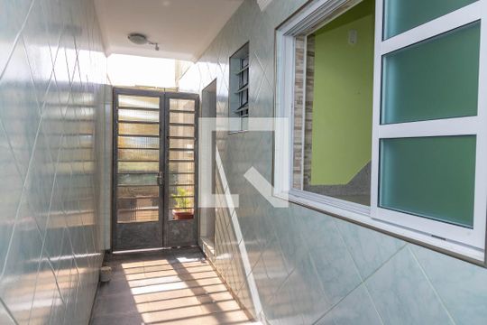 Entrada  de casa à venda com 3 quartos, 300m² em Casa Grande, Diadema