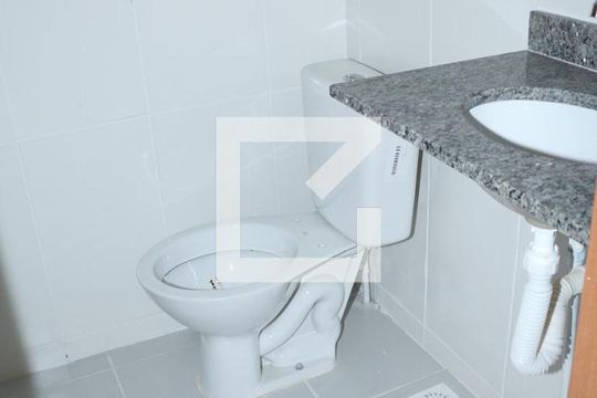 Banheiro  de apartamento para alugar com 2 quartos, 59m² em Ouro Verde, Nova Iguaçu