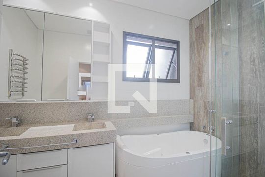 Banheiro da Suíte 1 de casa de condomínio à venda com 3 quartos, 200m² em Campo Comprido, Curitiba
