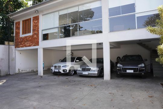 Quintal de casa para alugar com 4 quartos, 278m² em Boaçava, São Paulo