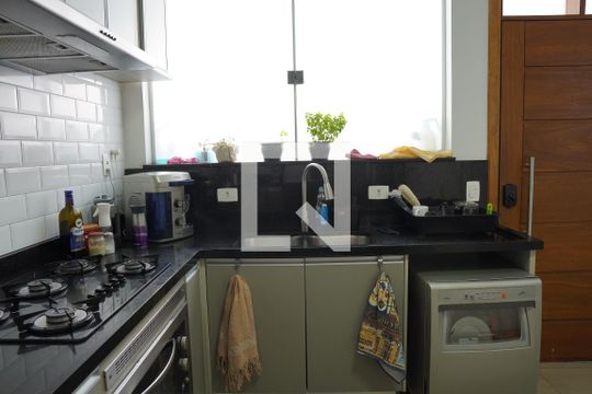 Cozinha de casa para alugar com 4 quartos, 278m² em Boaçava, São Paulo
