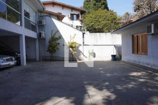 Quintal de casa para alugar com 4 quartos, 278m² em Boaçava, São Paulo