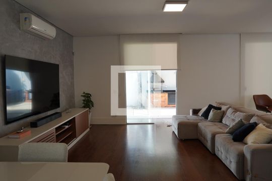 Casa para alugar com 4 quartos, 278m² em Boaçava, São Paulo