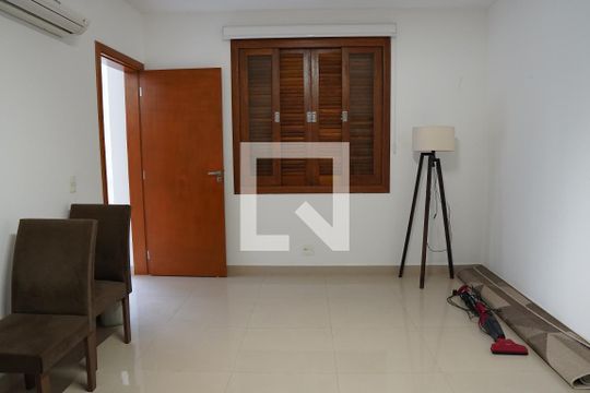 Casa 2 - Deposito de casa para alugar com 4 quartos, 278m² em Boaçava, São Paulo