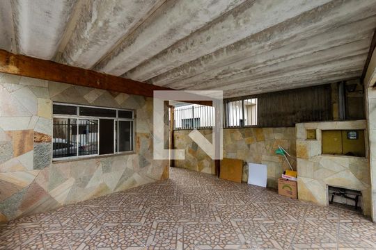 Garagem de casa à venda com 3 quartos, 200m² em Jardim Monjolo, São Paulo