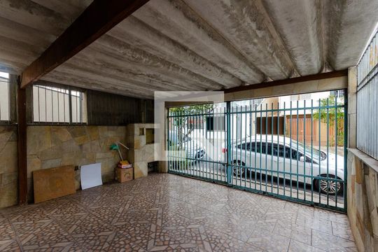 Garagem de casa à venda com 3 quartos, 200m² em Jardim Monjolo, São Paulo