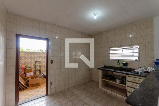 Cozinha de casa à venda com 3 quartos, 200m² em Jardim Monjolo, São Paulo