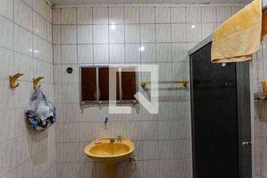Banheiro 1 de casa à venda com 3 quartos, 200m² em Jardim Monjolo, São Paulo