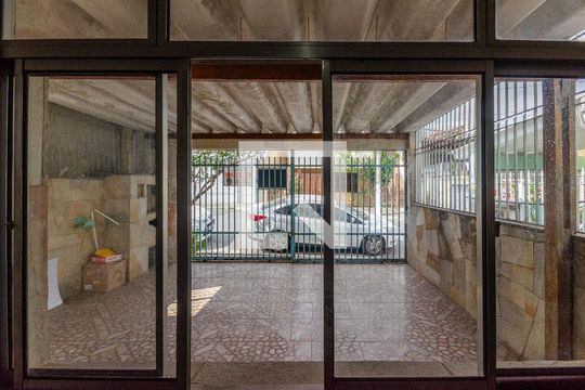 Sala - Janela de casa à venda com 3 quartos, 200m² em Jardim Monjolo, São Paulo