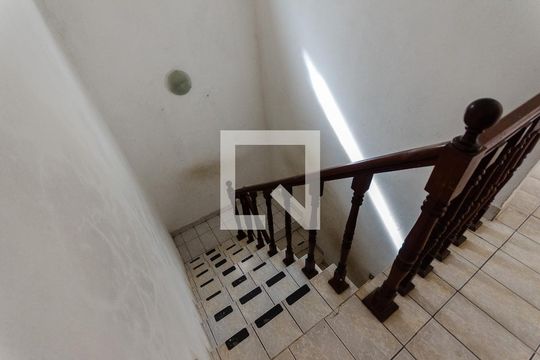 Escada de casa à venda com 3 quartos, 200m² em Jardim Monjolo, São Paulo
