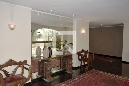 Hall de entrada de apartamento à venda com 3 quartos, 115m² em Vila Madalena, São Paulo